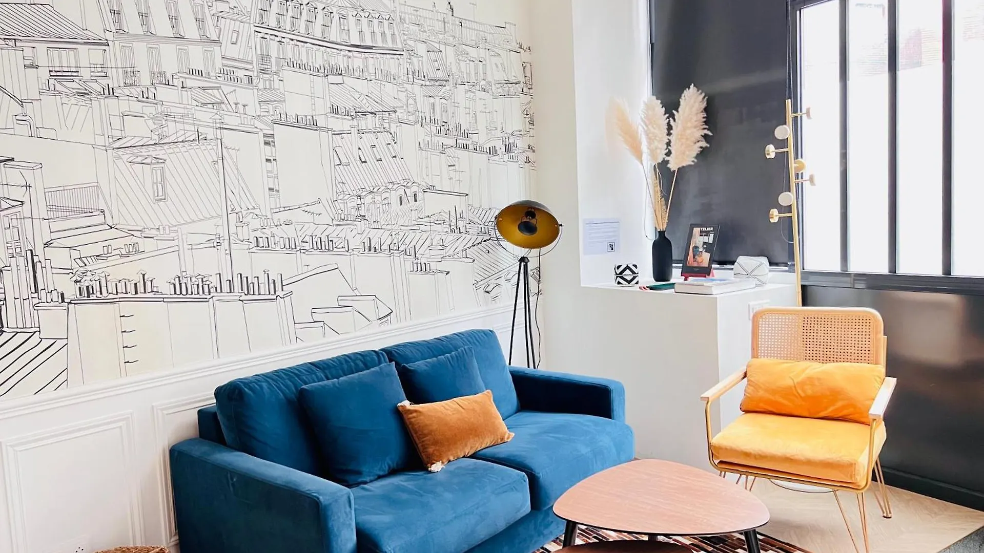 Montmartre Marvel! Designer Apartment Near Metro Paris