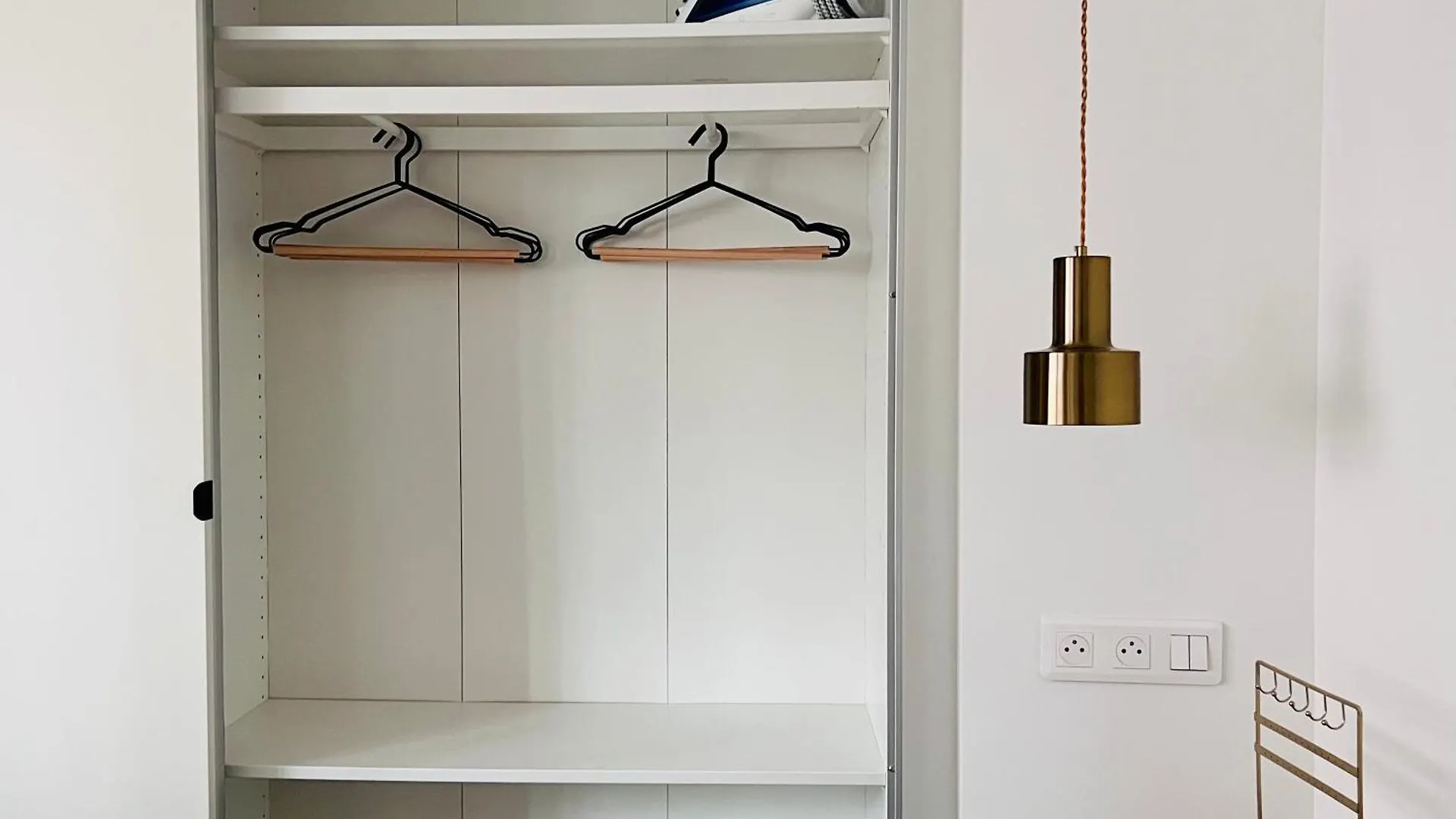 Montmartre Marvel! Designer Apartment Near Metro Paris France
