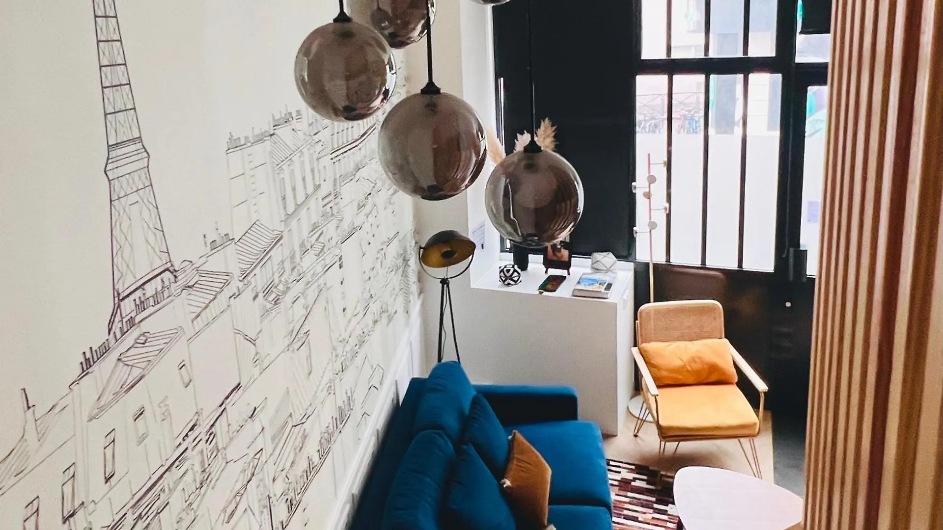 Montmartre Marvel! Designer Apartment Near Metro Paris