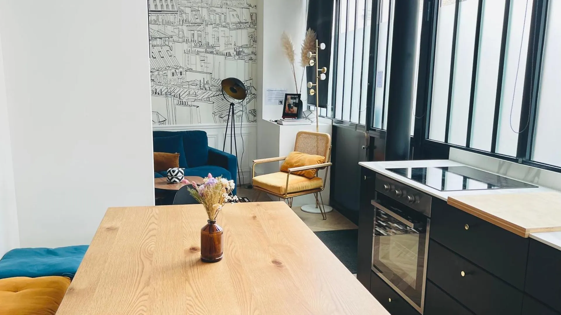 Montmartre Marvel! Designer Apartment Near Metro Paris