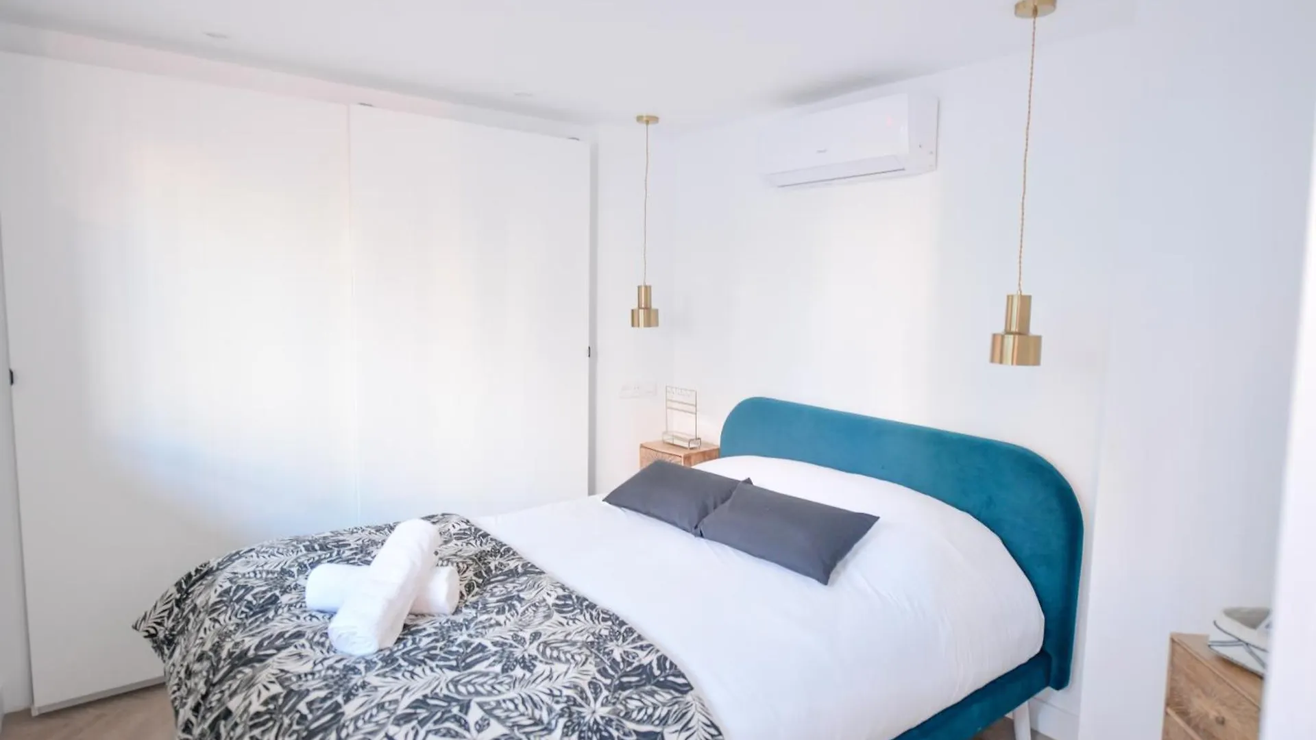 Montmartre Marvel! Designer Apartment Near Metro Paris