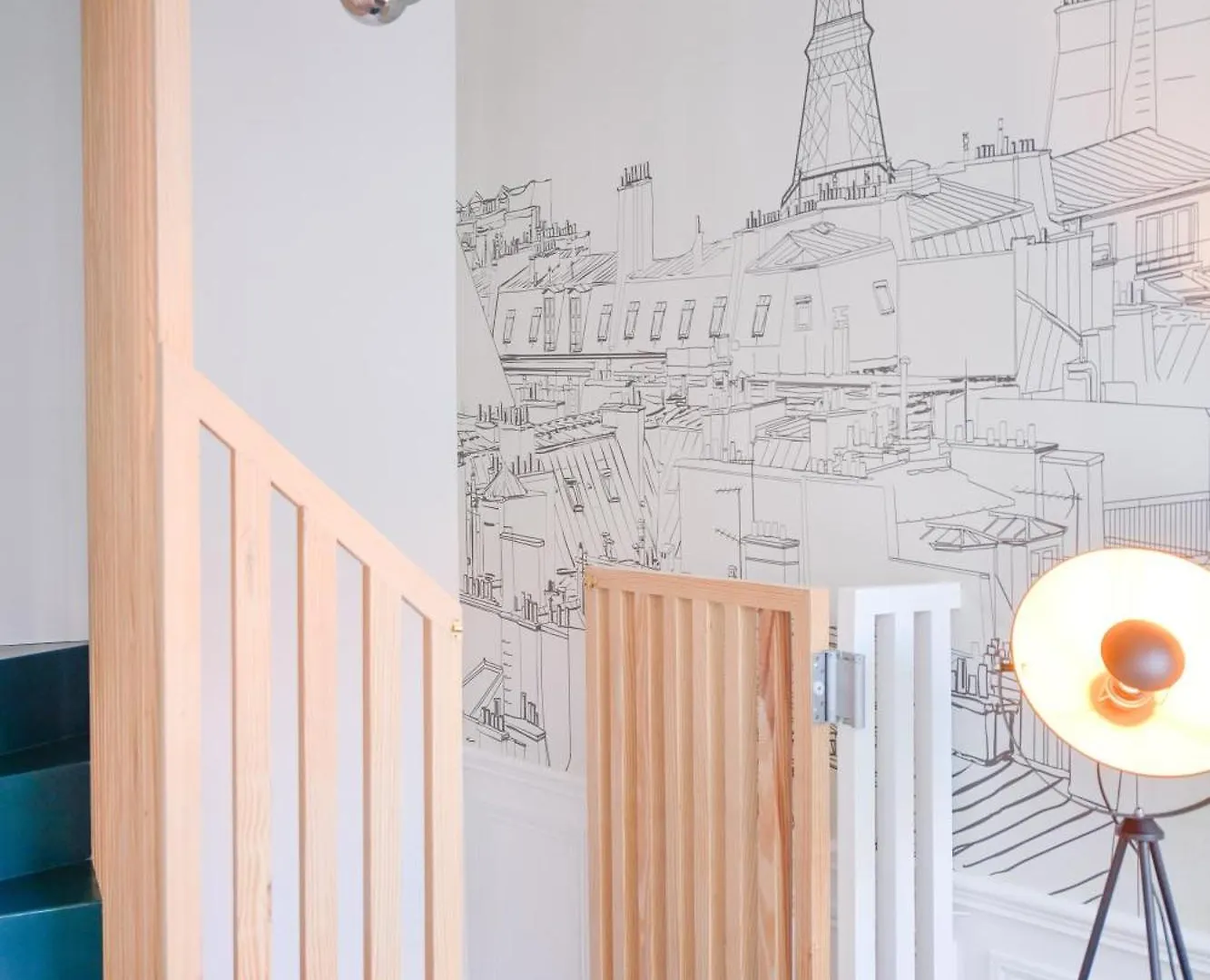 Montmartre Marvel! Designer Apartment Near Metro Paris