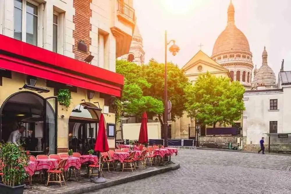 Montmartre Marvel! Designer Apartment Near Metro Paris