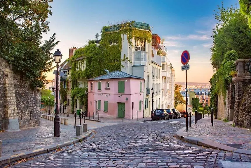 Montmartre Marvel! Designer Apartment Near Metro Paris 0*,  France